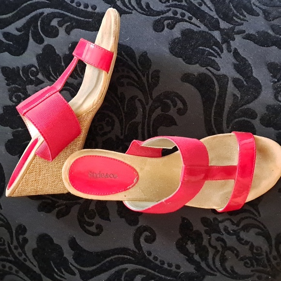 Sz 6 fits 6.5" 'Style & Co Red patent wedge heel 2.5" open toe sandals - Picture 2 of 8